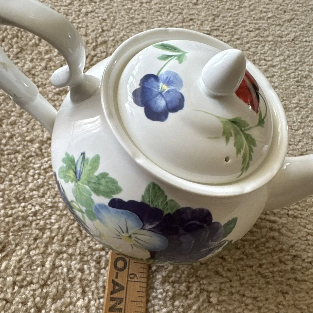 Whittard of Chelsea Amaranta Teapot Fine Bone China Red Poppy /‎ Pansy England